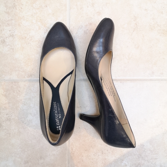 *Dark Blue* Naturalizer heels, pumps, dress shoes - Picture 3 of 5